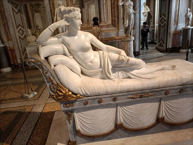 Paulina Napoleón como Venux victoriosa Escultura de Canova representando a Paulina, la hermana de Napoleón Bonaparte, con la cabeza apoyada sobre la cabeza sujetando con la mano izquierda la manzana de la discordia