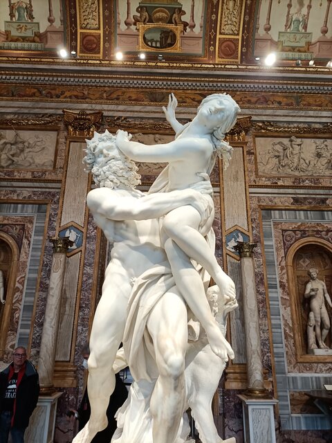 El rapto de Proserpina de Bernini Escultura de Bernini en la que se representa el mito del rapto de Proserpina. Aparece Hades sujetando a Proserpina por la cintura