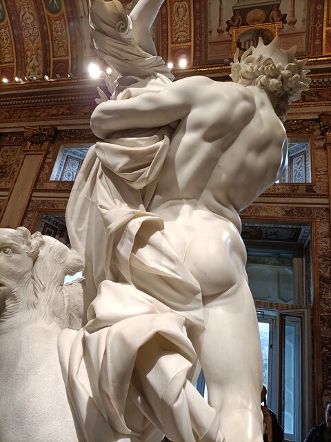 El rapto de Proserpina de Bernini Escultura de Bernini en la que se representa el mito del rapto de Proserpina. Aparece Hades sujetando a Proserpina por la cintura