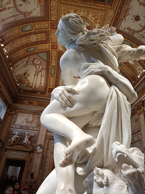 El rapto de Proserpina de Bernini Escultura de Bernini en la que se representa el mito del rapto de Proserpina. Aparece Hades sujetando a Proserpina por la cintura